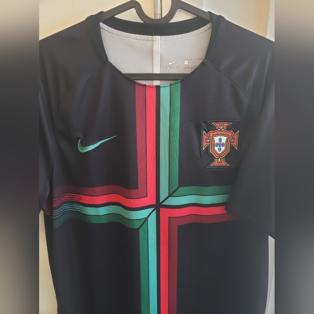 Nike Portugal Ronaldo Black Futbol Soccer Jersey Retro Rare Large - Picture 6 of 6